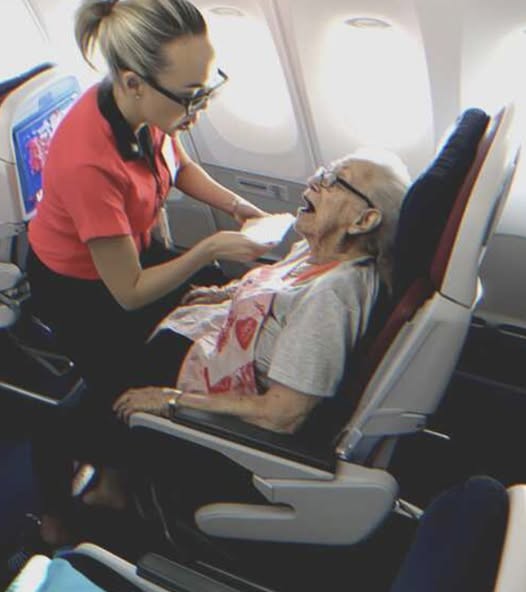 A Flight Attendant Saved a 62-Year-Old Business-Class Woman’s Life – 2 Years Later, She Received a Christmas Gift from Her as a Reward