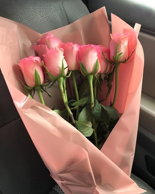 Stranger Hands Her Roses at Walmart—What Happens Next Will Leave You in Tears!