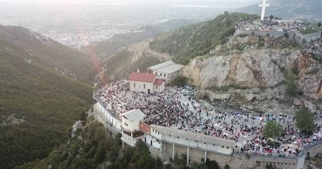 Kjo është mrekuΙΙia më e mαdhe që ka ndοdhur në Kishën e Laçit