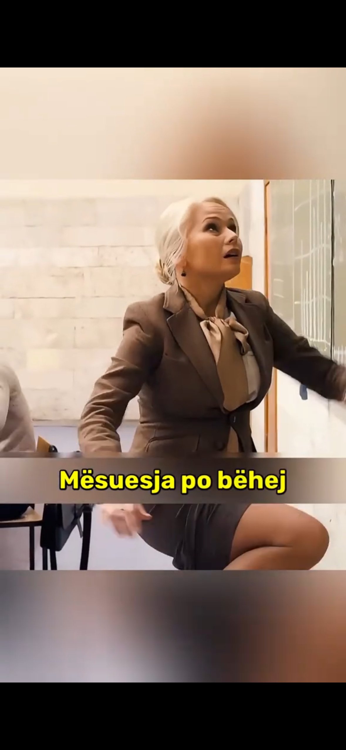 Në një qytet të vogël, ku të gjithë njiheshin me njëri-tjetrin, jetonte një grua e quajtur Arta